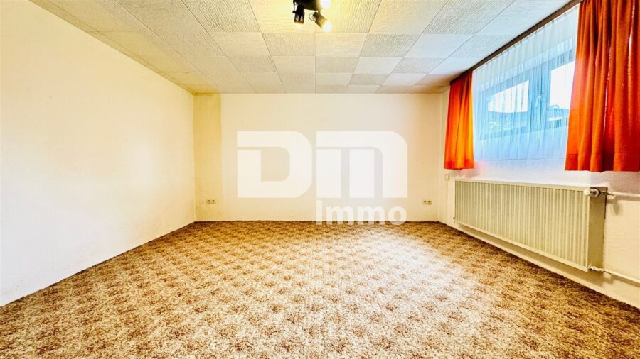 Solider Familien-Bungalow mit großem Potenzial in ruhiger Lage mit Wintergarten und Garage - Souterrain Kellerraum / Hobbykeller beheizt